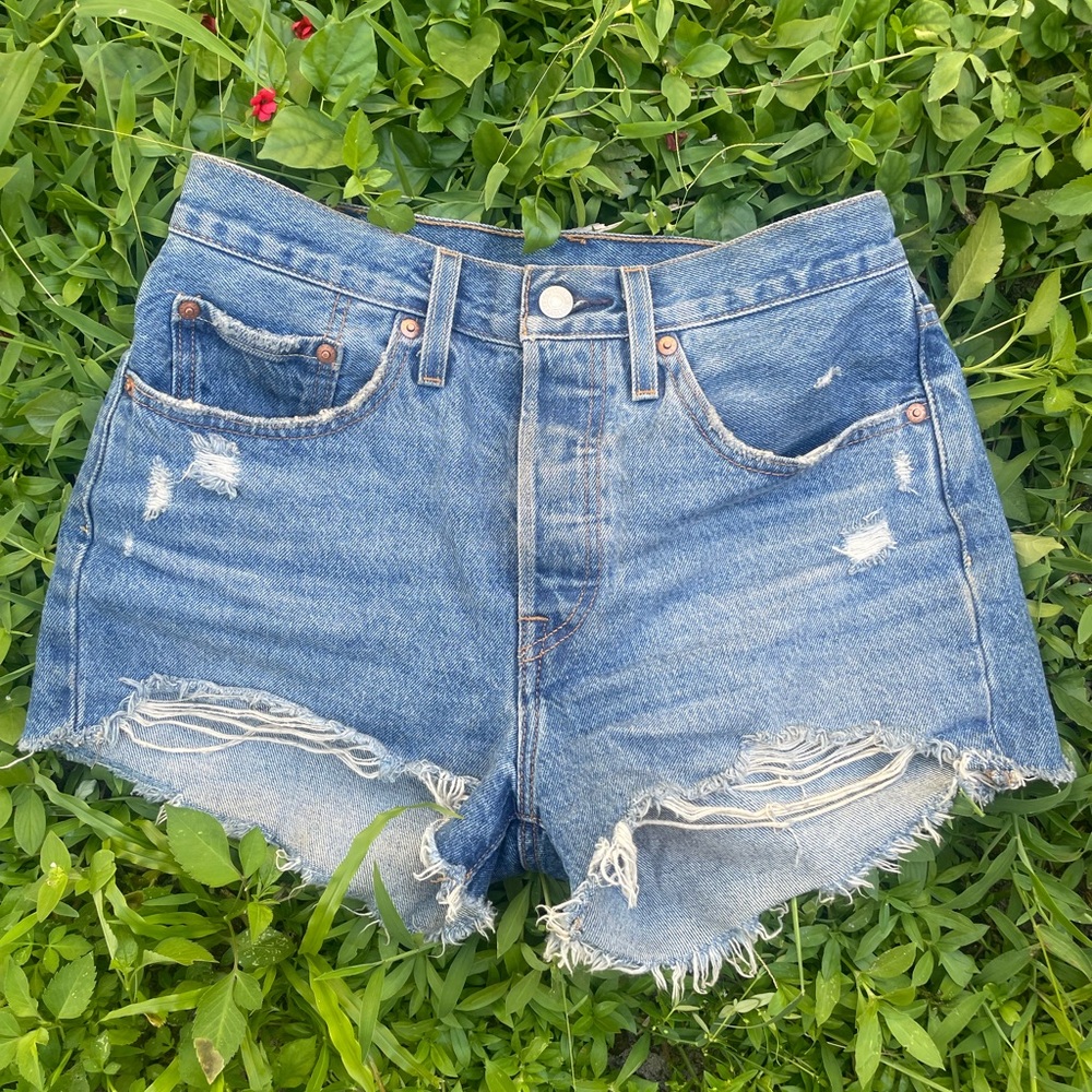 LEVIS 501 women’s denim shorts 27 medium blue wash high waisted